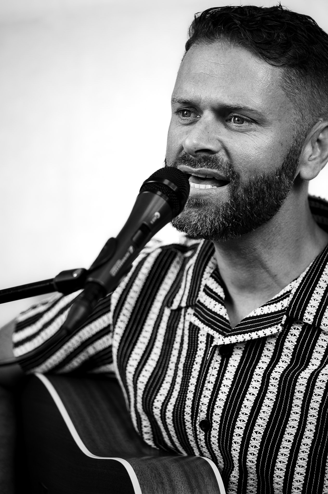 Ollie Stephens performing live
